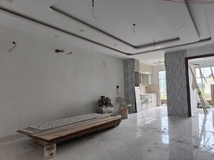 Room in 3 BHK Builder Floor at BPTP District Phase 2, Sector 84 – for Sale