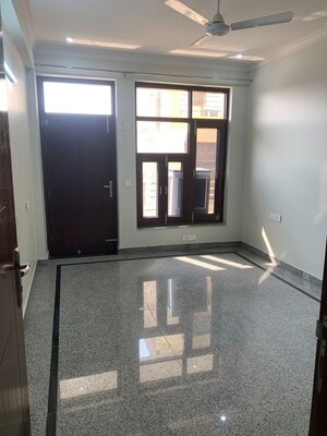 Room in 3 BHK Builder Floor at Sector 45 – for Rent