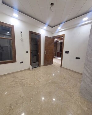 Room in 4 BHK Builder Floor at Sector 85 – for Rent