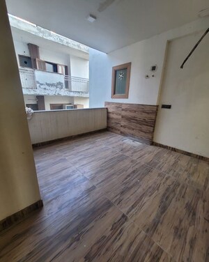 Room in 4 BHK Builder Floor at Sector 85 – for Rent