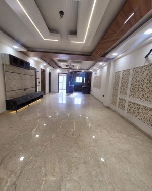 Parking in 4 BHK Builder Floor at Sector 85 – for Rent