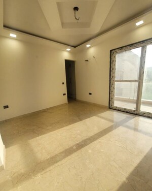 Room in 4 BHK Builder Floor at Sector 85 – for Rent