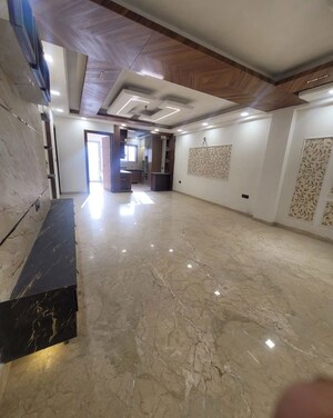 Room in 4 BHK Builder Floor at Sector 85 – for Rent