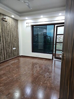 Room in 3 BHK Apartment at Gurugram CGHS, Sector 56 – for Rent