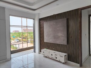 Room in 3 BHK Builder Floor at BPTP District Phase 2, Sector 84 – for Sale