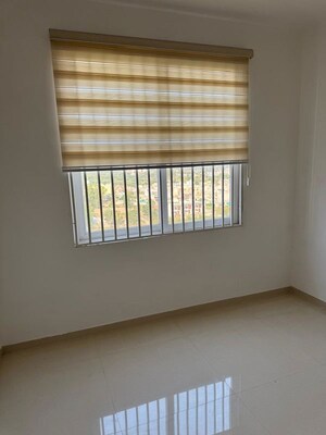 Room in 3 BHK Apartment at Omaxe Lake, North Mullanpur – for Rent