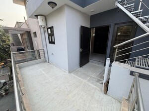 Team Area in 3 BHK Builder Floor at Sushant Lok I – for Rent