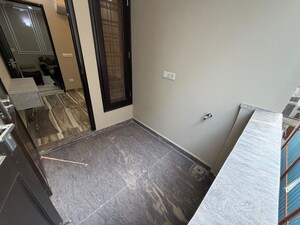 Room in 3 BHK Builder Floor at Sushant Lok I – for Rent