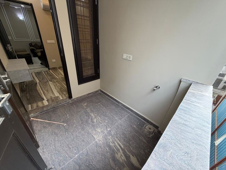 Room, sushant lok i 3 Bedroom 215 Sq.Yd. Builder Floor In Sushant Lok I Gurgaon 10420331