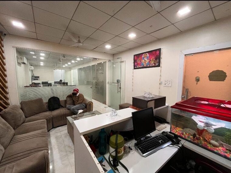 Team Area, rohini extension Commercial Office Space 2200 Sq.Ft. In Rohini Extension Delhi 10420379