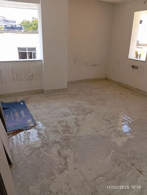 Room in 3.5 BHK Apartment at Kalighat – for Sale
