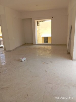 Room in 3.5 BHK Apartment at Kalighat – for Sale