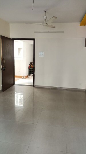 Room in 2.5 BHK Apartment at Runwal Seagull, Hadapsar – for Rent