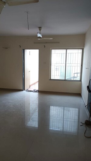 Room in 2.5 BHK Apartment at Runwal Seagull, Hadapsar – for Rent
