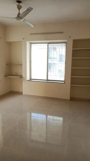 Room in 2.5 BHK Apartment at Runwal Seagull, Hadapsar – for Rent