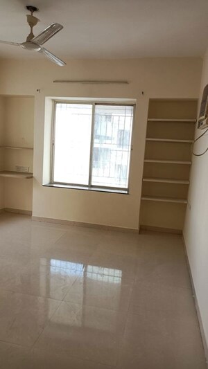 Room in 2.5 BHK Apartment at Runwal Seagull, Hadapsar – for Rent