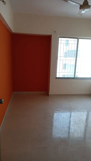 Room in 2.5 BHK Apartment at Runwal Seagull, Hadapsar – for Rent