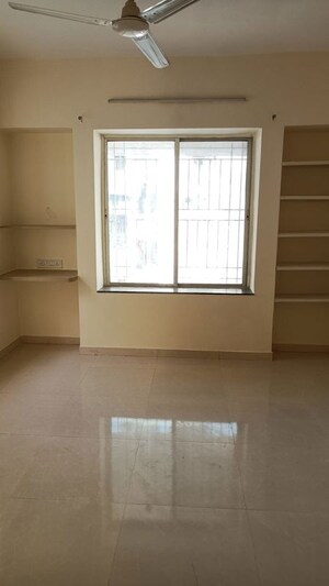 Room in 2.5 BHK Apartment at Runwal Seagull, Hadapsar – for Rent