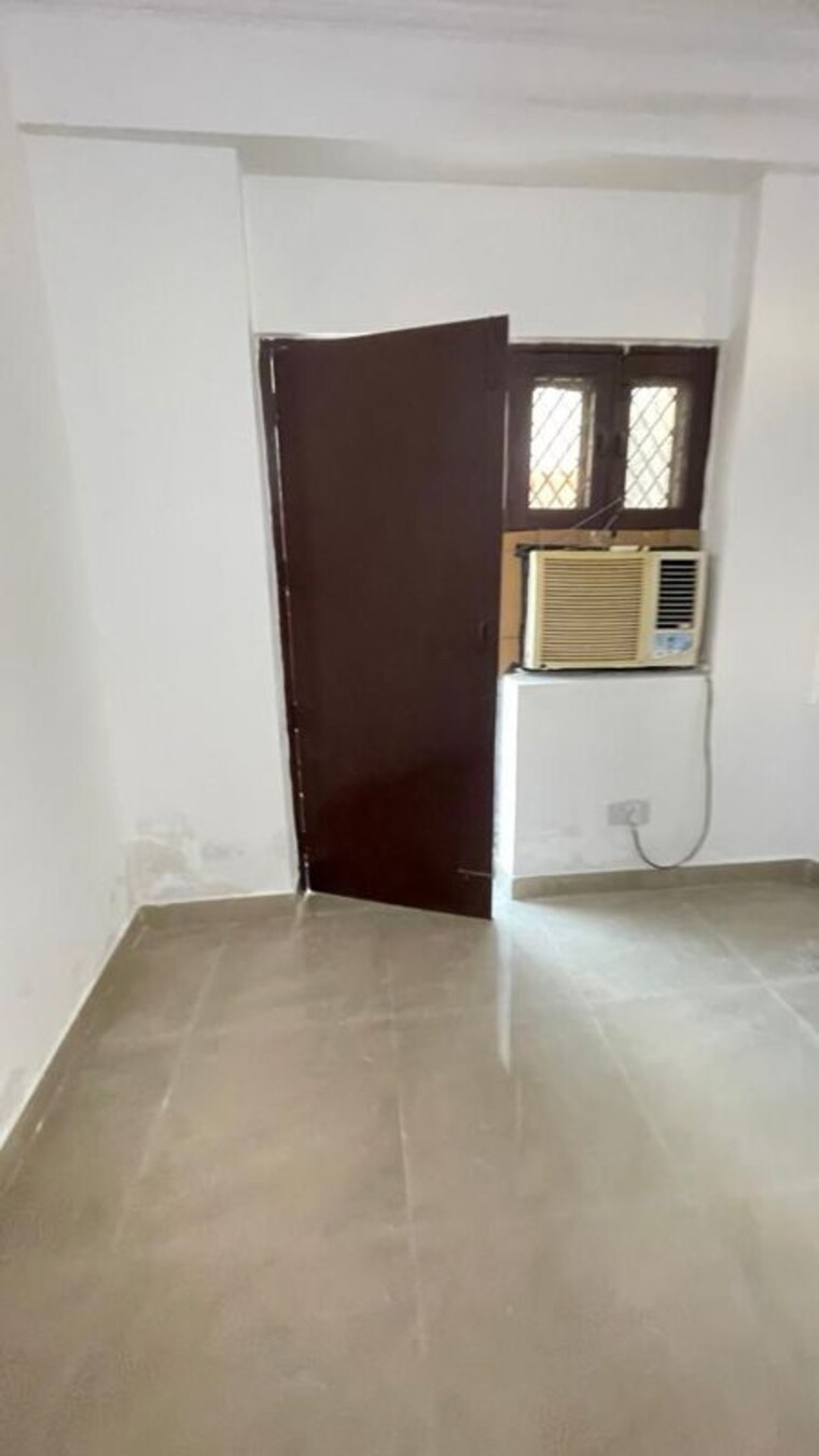 Room, freedom fighters enclave 1 Bedroom 600 Sq.Ft. Builder Floor In Freedom Fighters Enclave Delhi 10420450