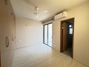 Room in 3 BHK Apartment at M3M Heights, Sector 65 – for Rent