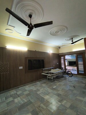1 BHK Independent House For Rent in Sector 7