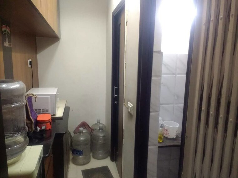 Team Area, gautam nagar Commercial Office Space 500 Sq.Ft. In Gautam Nagar Delhi 10420501