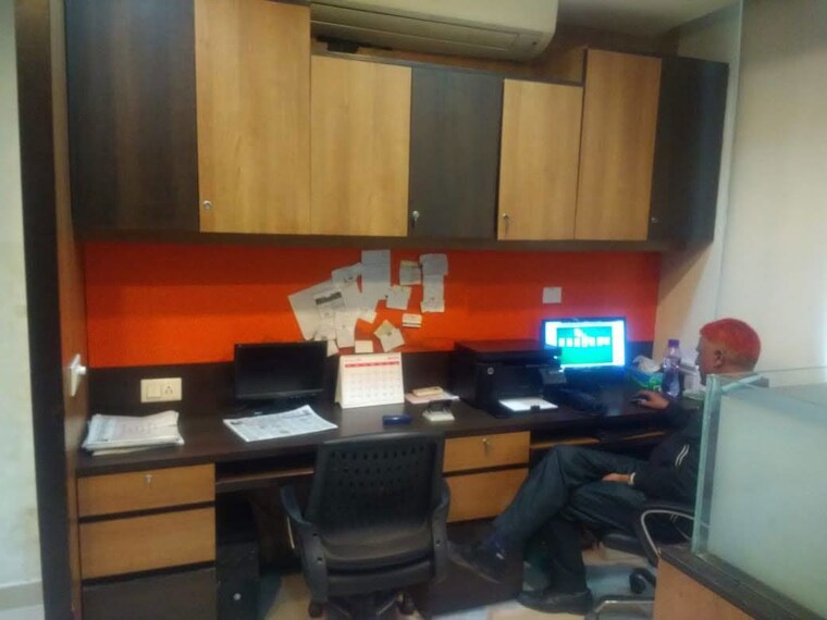 Team Area, gautam nagar Commercial Office Space 500 Sq.Ft. In Gautam Nagar Delhi 10420501