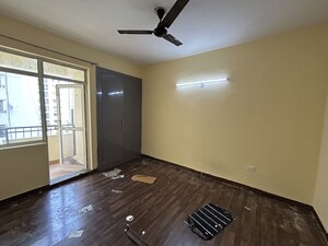 Room in 2 BHK Apartment at Jaypee Kensington Park Apartments, Sector 133 – for Rent