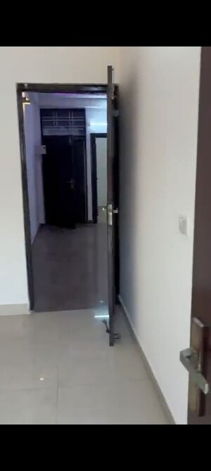 Furnished Amenities in 3 BHK Builder Floor at Vaishali Sector 6 – for Sale