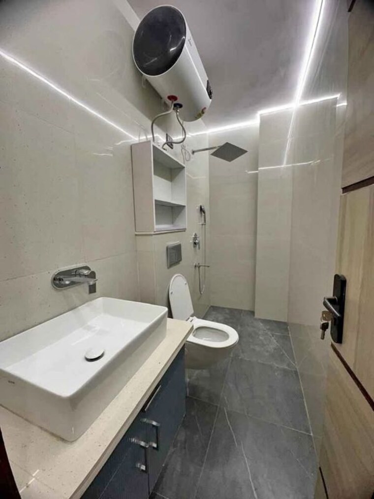 Bathroom, malviya nagar 2 Bedroom 75 Sq.Yd. Builder Floor In Malviya Nagar Delhi 10420514