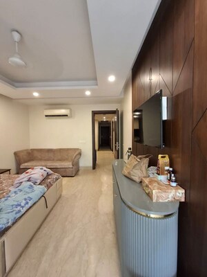 Team Area in 4 BHK Builder Floor at Soami Nagar – for Rent