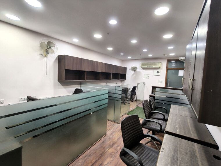  Parking, netaji subhash place Commercial Office Space 687 Sq.Ft. In Netaji Subhash Place Delhi 10420567