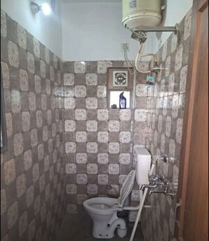 Bathroom in 1 RK Builder Floor at Sector 29 – for Rent