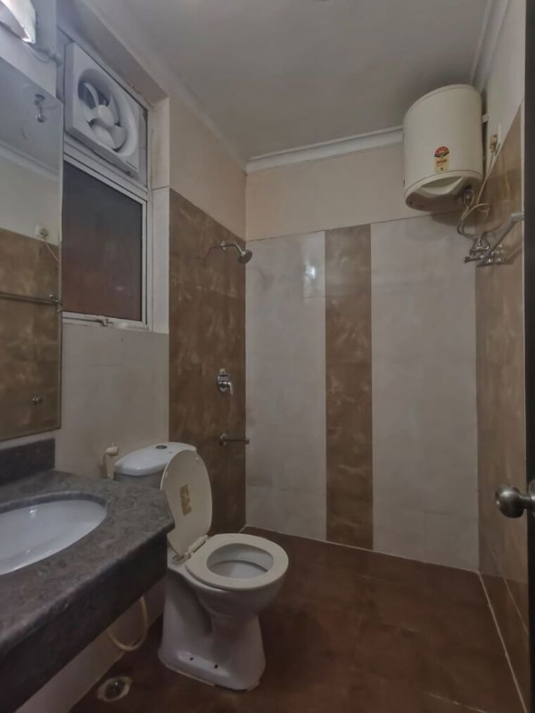 Bathroom, ansal-api-esencia 3 Bedroom 1950 Sq.Ft. Apartment In Sector 67 Gurgaon 10420588