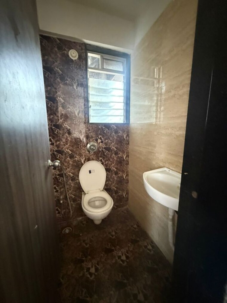 Bathroom, somani-dream-home 2 Bedroom 720 Sq.Ft. Apartment In Punawale Pune 10420601