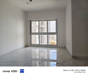 Room in 2 BHK Apartment at VKG Beverly Hills, Andheri East – for Rent