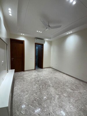 Room in 4 BHK Penthouse at South Extension – for Rent