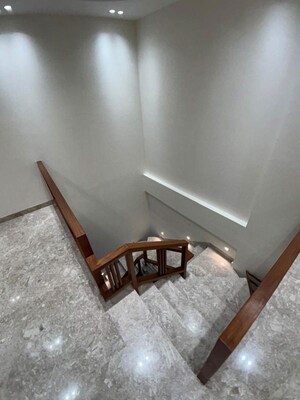 Furnished Amenities in 4 BHK Penthouse at South Extension – for Rent