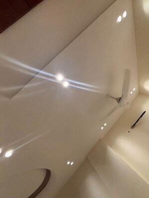 Furnished Amenities in 4 BHK Penthouse at South Extension – for Rent