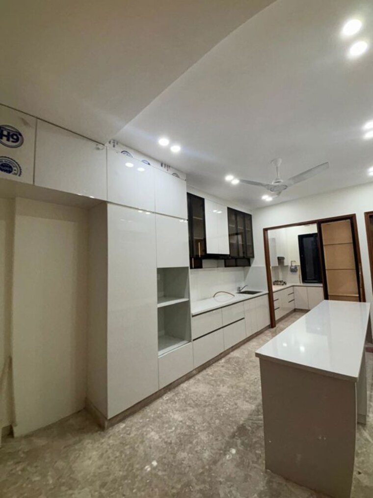 Kitchen, south extension 4 Bedroom 5000 Sq.Ft. Penthouse In South Extension Delhi 10420616