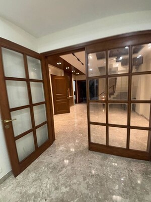Room in 4 BHK Penthouse at South Extension – for Rent