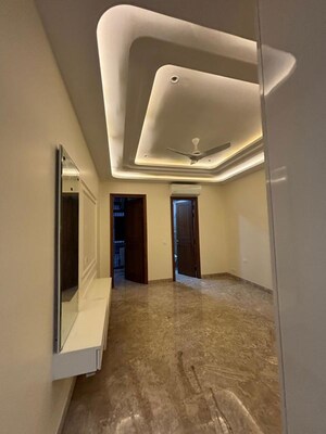 Furnished Amenities in 4 BHK Penthouse at South Extension – for Rent