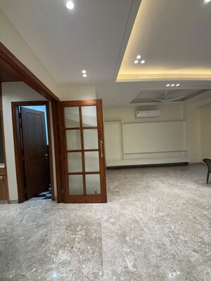 Room in 4 BHK Penthouse at South Extension – for Rent
