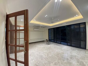Room in 4 BHK Penthouse at South Extension – for Rent