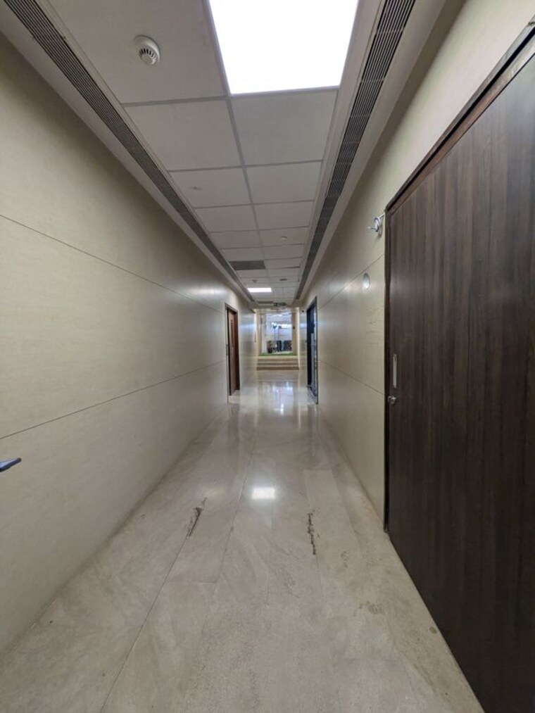 undefined, wadhwa-the-capital Commercial Office Space 2000 Sq.Ft. In Bandra East Mumbai 10420627