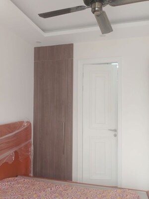 Room in 2.5 BHK Builder Floor at Smart World Orchard, Sector 61 – for Rent