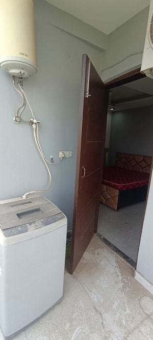 Bathroom in 2.5 BHK Builder Floor at Smart World Orchard, Sector 61 – for Rent