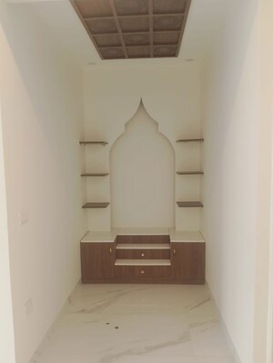 Bathroom in 2.5 BHK Builder Floor at Smart World Orchard, Sector 61 – for Rent