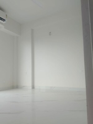 Room in 2 BHK Apartment at Signature Global City, Sector 37d – for Rent