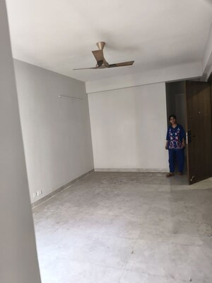 Room in 2 BHK Apartment at Signature Global City, Sector 37d – for Rent